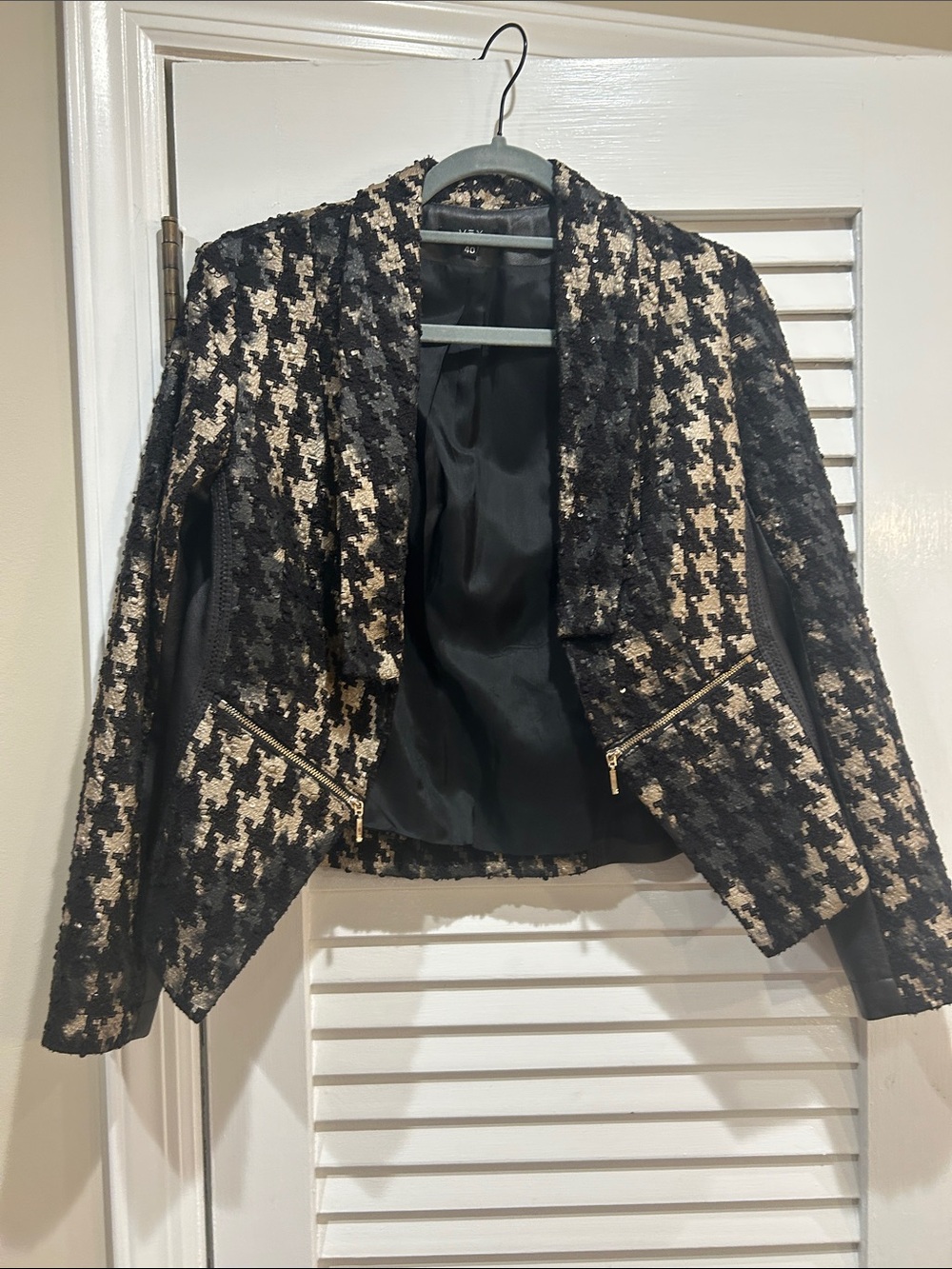Vex clothingBlack & Cream Houndstooth Open-Front Women's Blazer with Zip Accents
